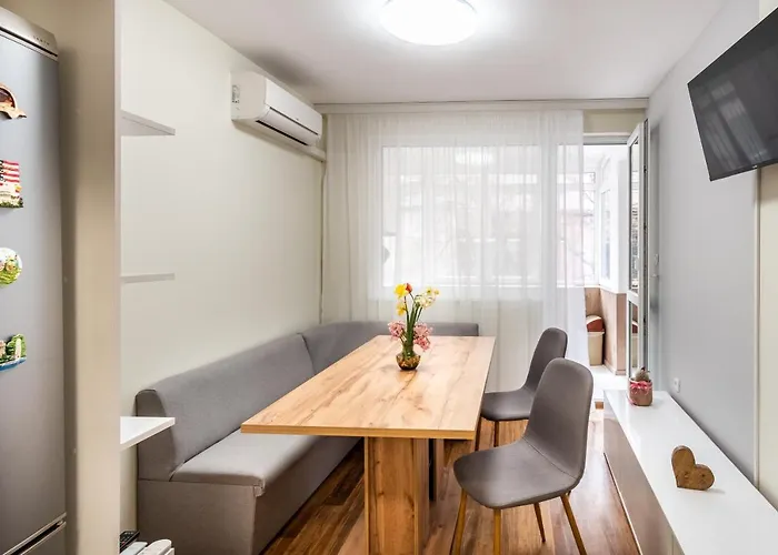 Radi's Coastal Chic Apartment