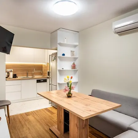 Radi's Coastal Chic Apartment Varna